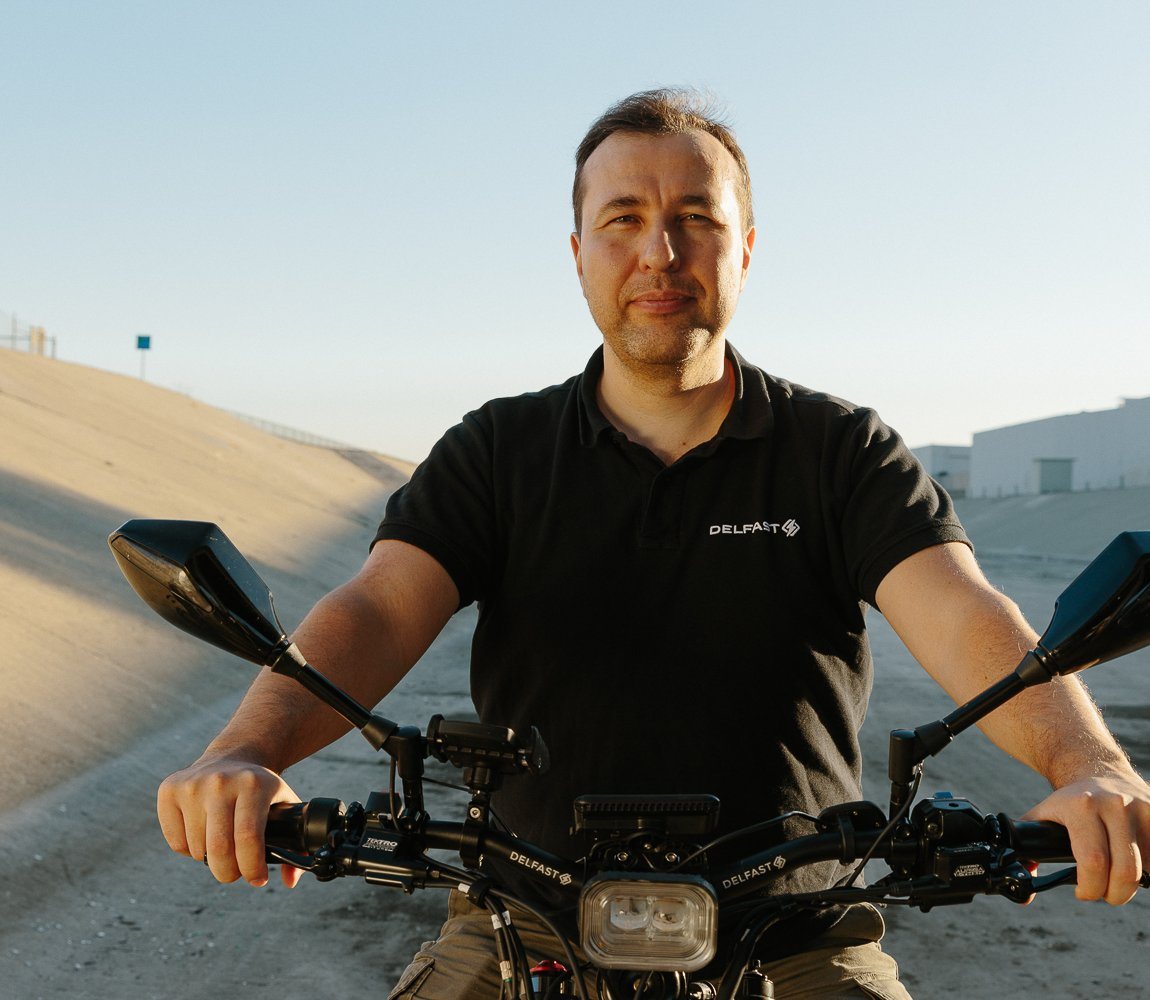 Daniel Tonkopiy on a Delfast e-bike, Los Angeles